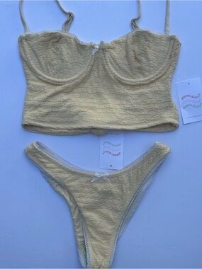 Dippin’ Daisy’s Cherie top & Monet bottom